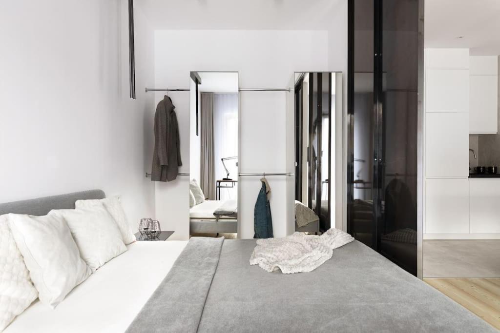 Deluxe Apartment In City Center, Steam Park Красков Екстериор снимка